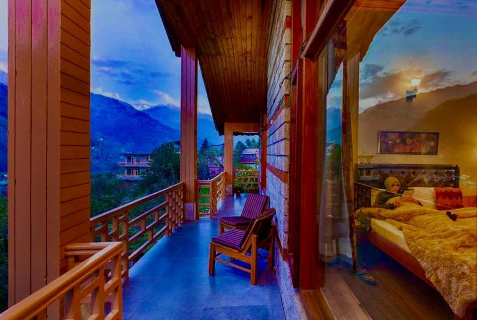 The Manu Emerald # Farmhouse # Top Selling Cottage In Manali # Peaceful Heritage Cozy Stay # Lawn With Bonfire # Most Awarded Manāli Exterior foto