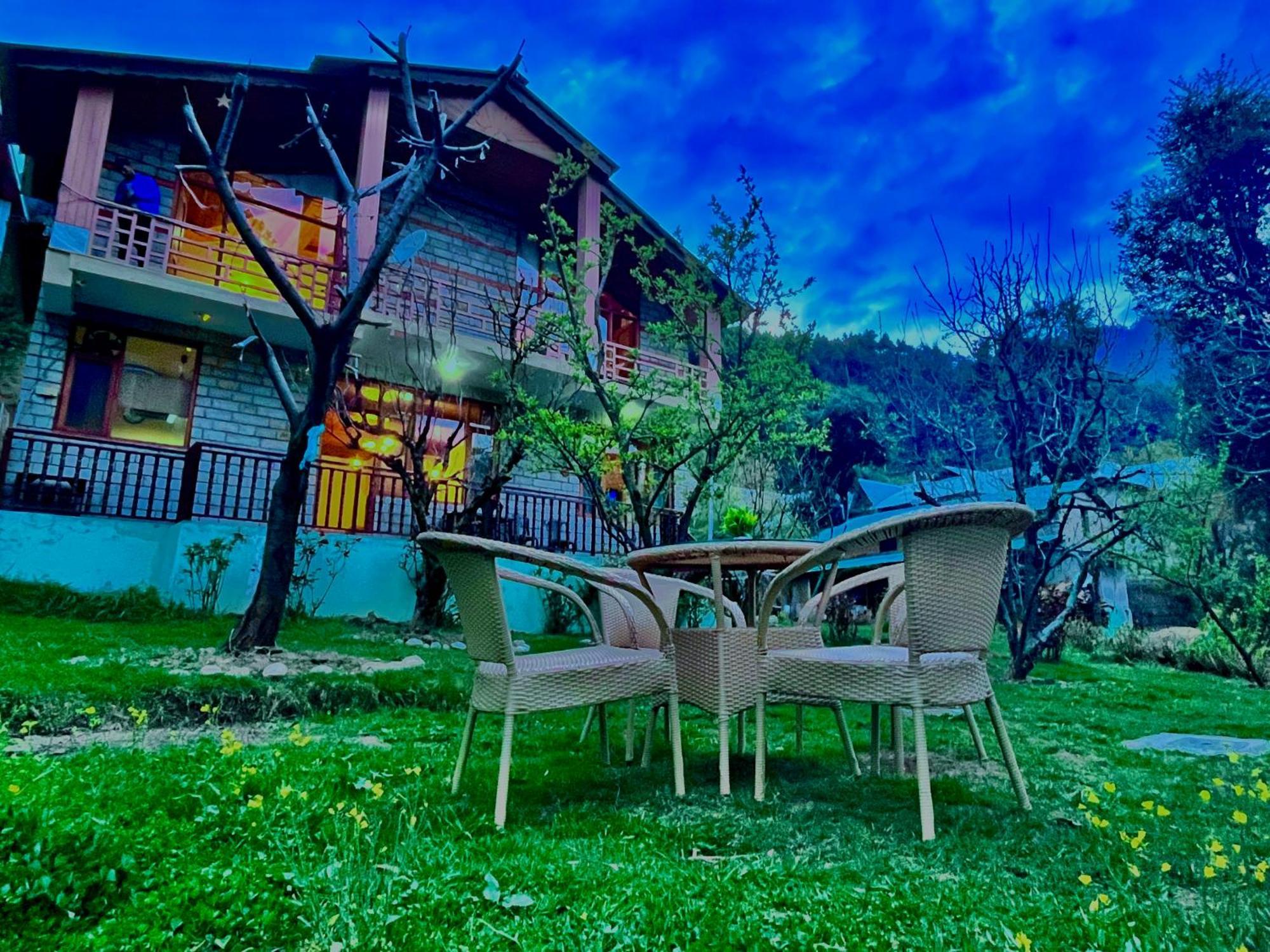 The Manu Emerald # Farmhouse # Top Selling Cottage In Manali # Peaceful Heritage Cozy Stay # Lawn With Bonfire # Most Awarded Manāli Exterior foto